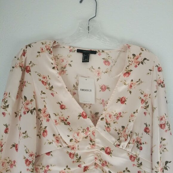 Forever 21 women's size S cream, pink and green floral long sleeve crop top - Picture 2 of 16